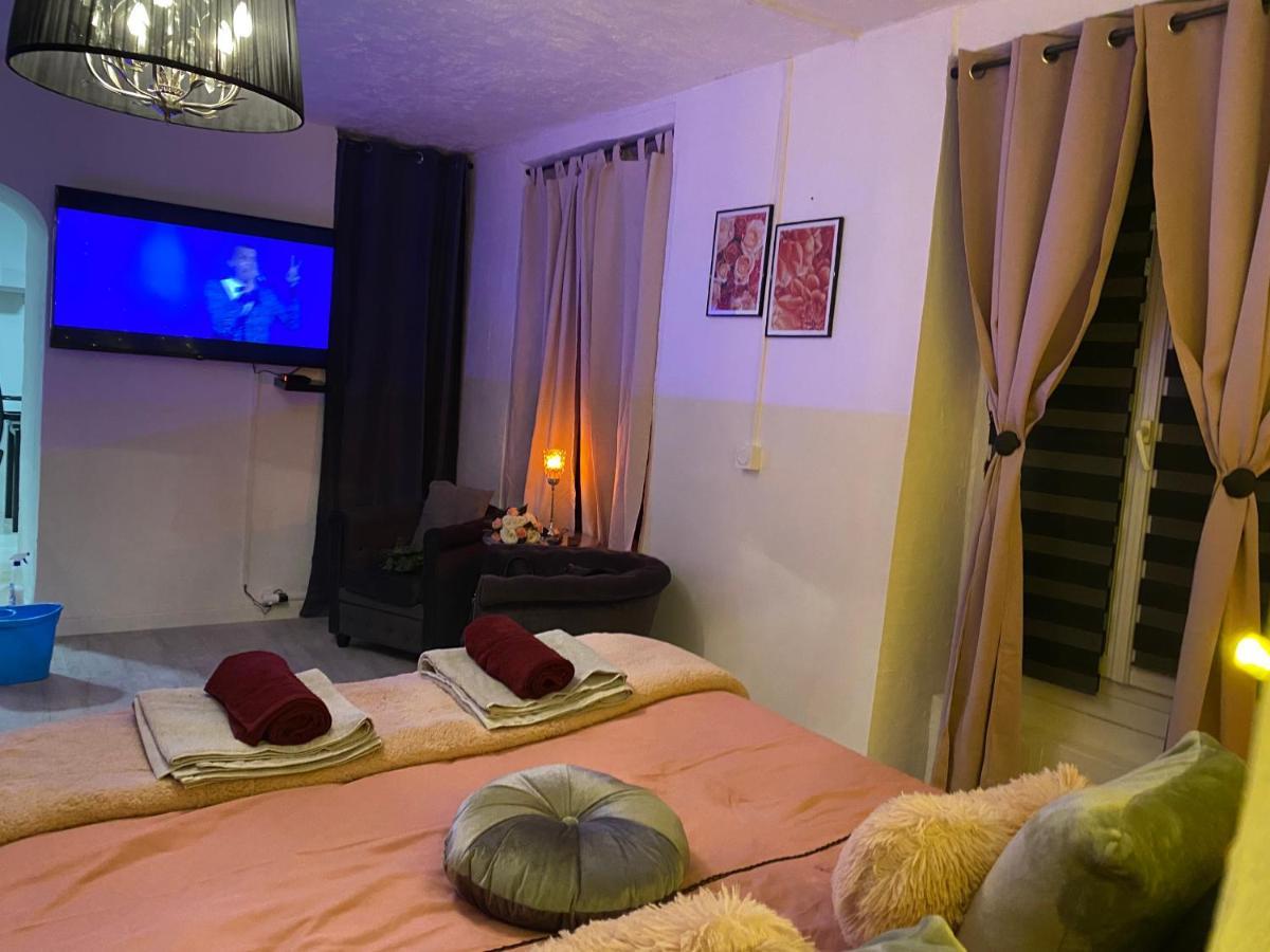 אביניון Cosy & Spa Appartement Luxe Jacuzzi Sauna Suite Cristal מראה חיצוני תמונה
