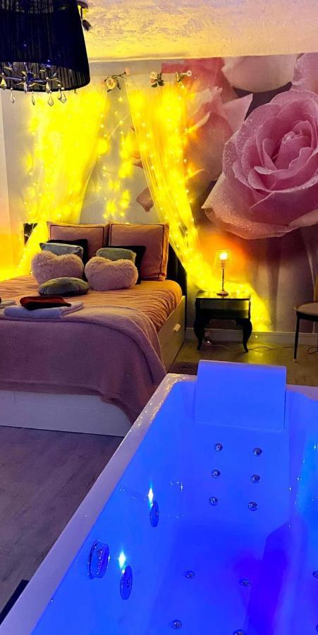 אביניון Cosy & Spa Appartement Luxe Jacuzzi Sauna Suite Cristal מראה חיצוני תמונה